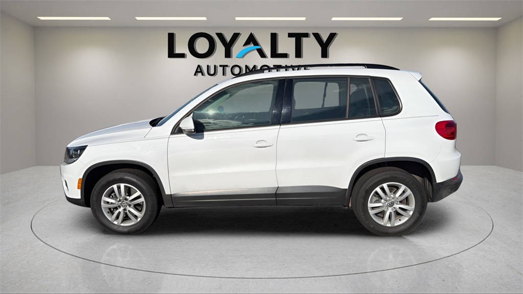 2017 Volkswagen Tiguan S photo 2
