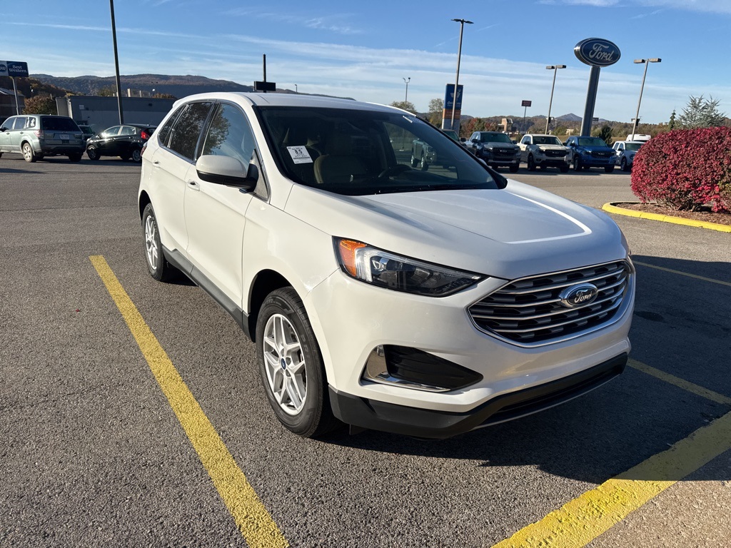 2022 Ford Edge SEL photo 3