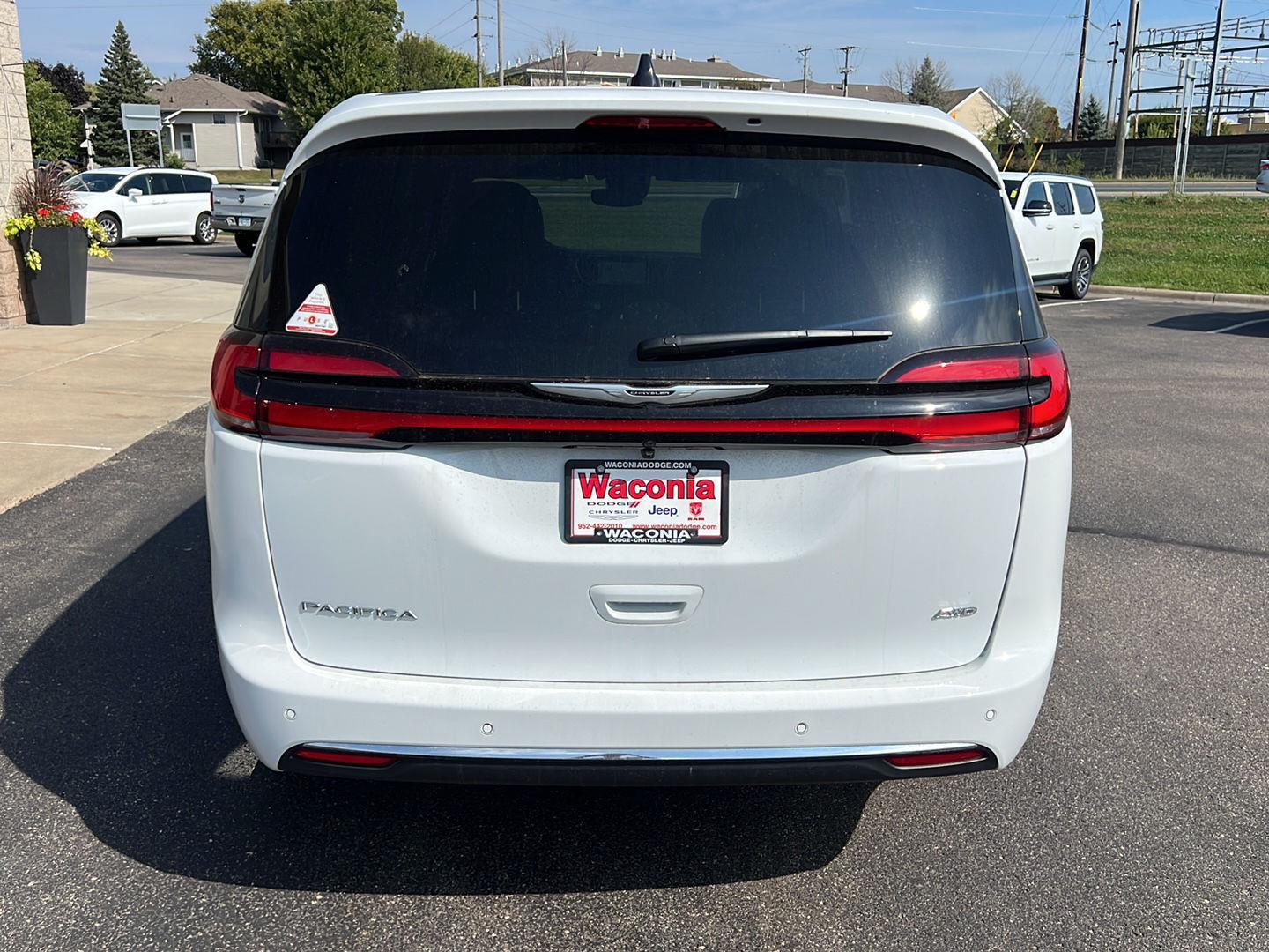 2026 Chrysler Pacifica photo 6