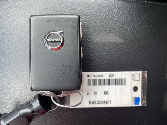 2024 Volvo XC40 Core photo 22