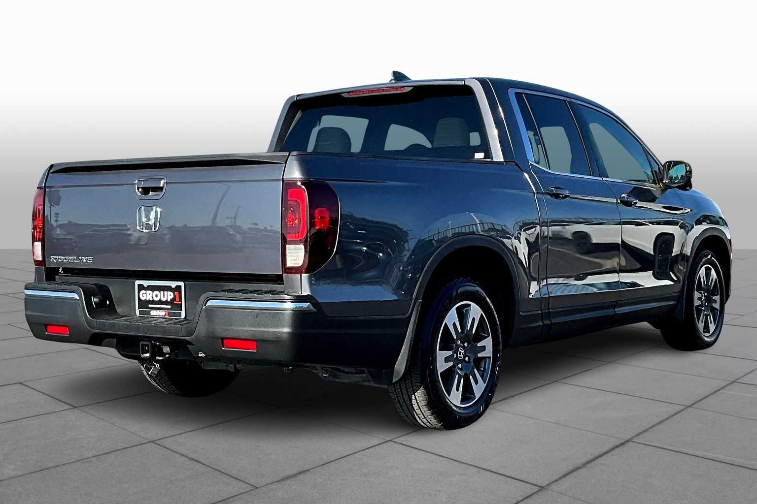2017 Honda Ridgeline RTL-T photo 12