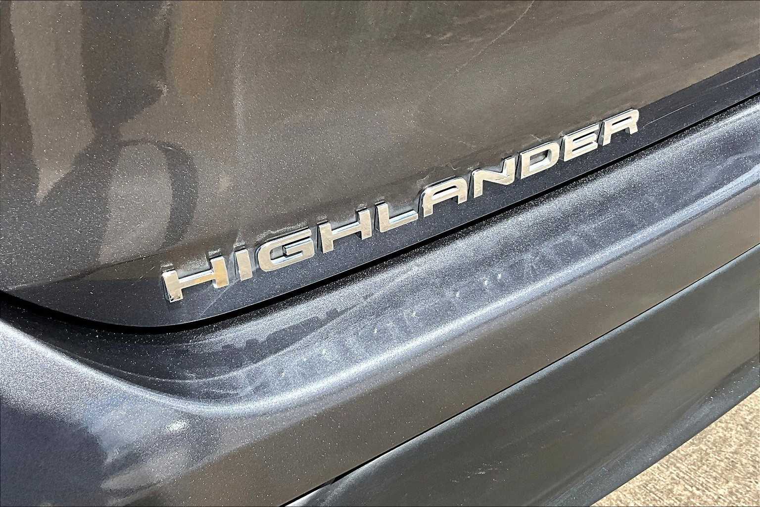 2024 Toyota Highlander LE photo 28