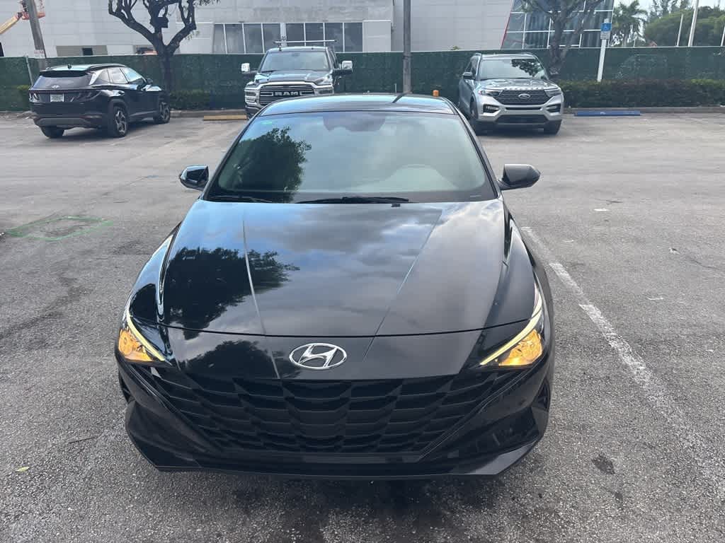 2023 Hyundai Elantra SE photo 2