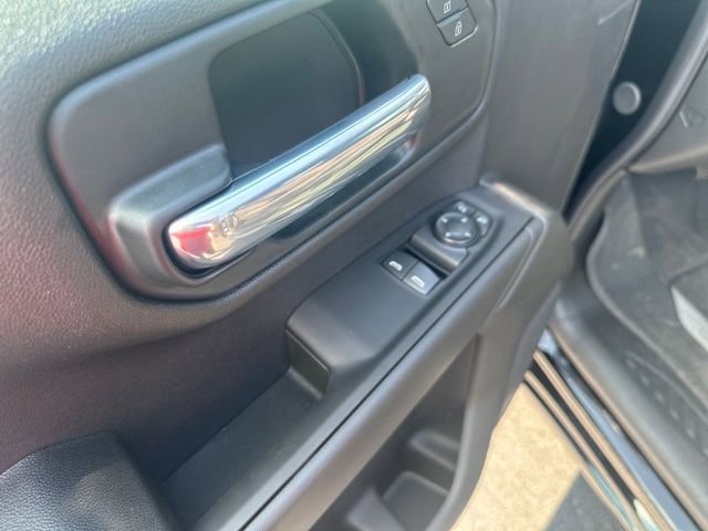 2025 Chevrolet Silverado 1500 photo 2