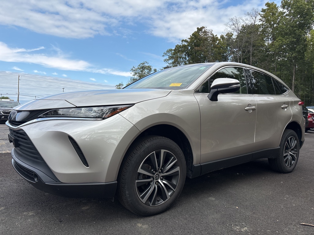 2022 Toyota Venza LE photo 9