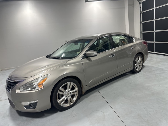 2013 Nissan Altima 3.5 SV photo 2