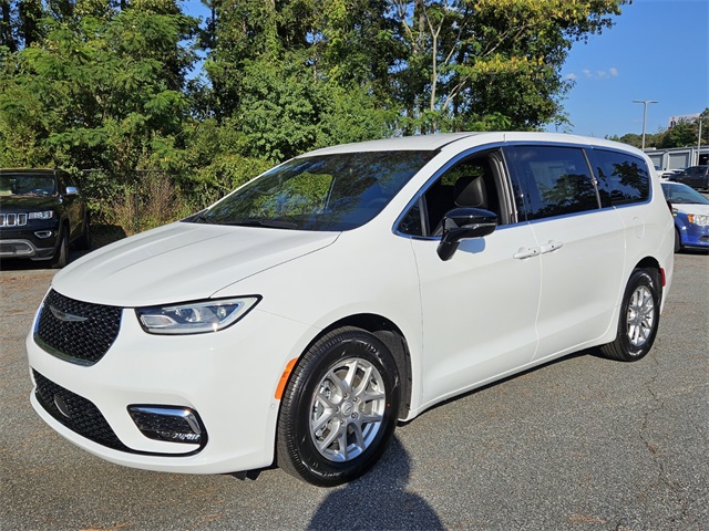 2026 Chrysler Pacifica photo 3