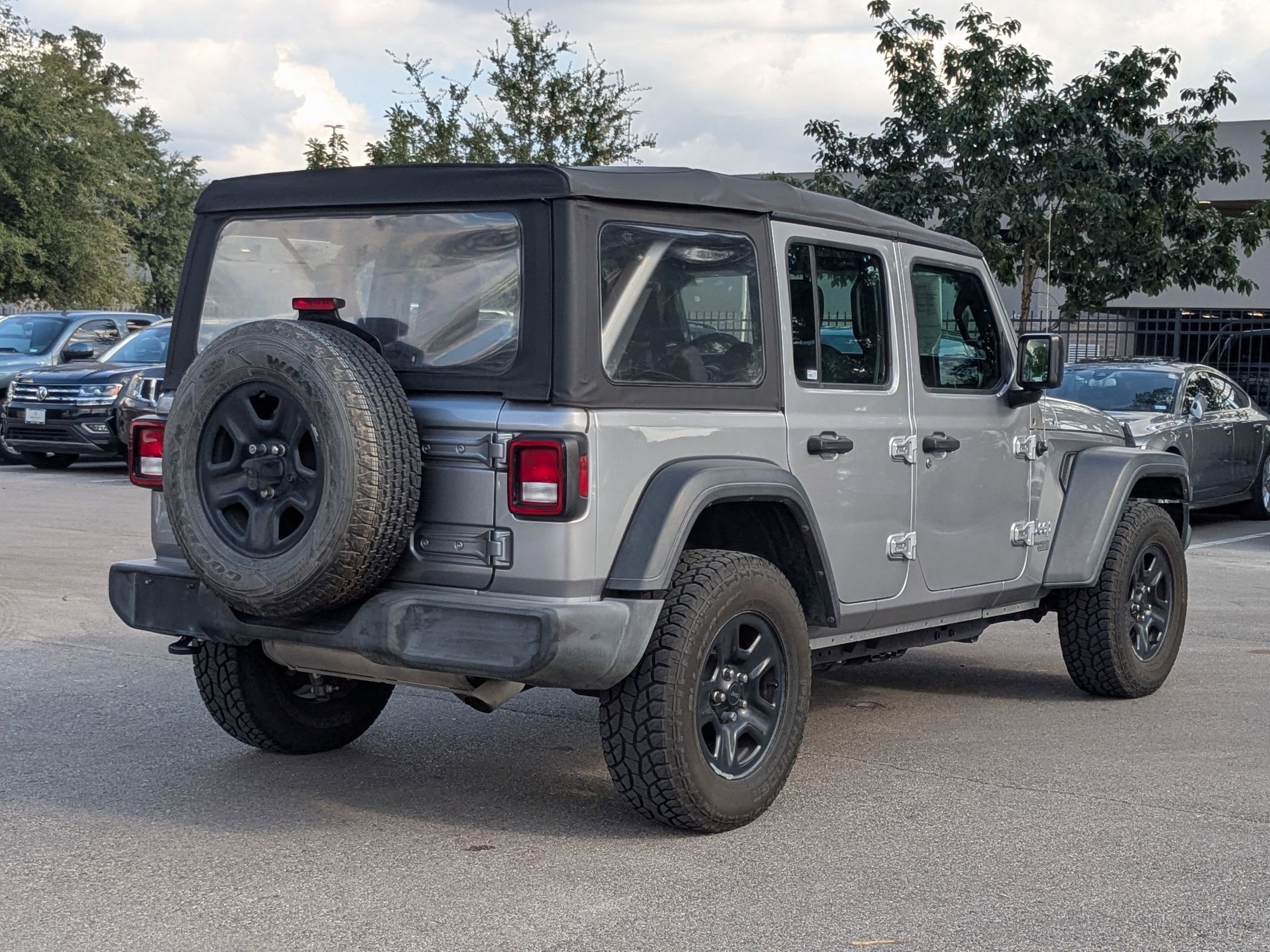 2018 Jeep Wrangler Unlimited Sport photo 2