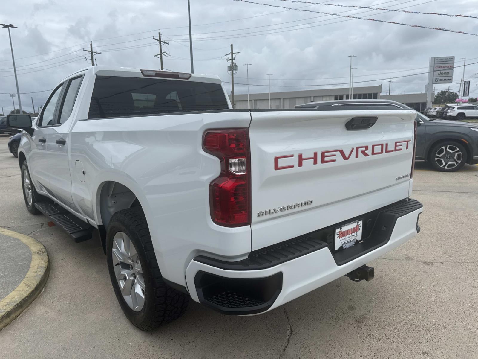 2024 Chevrolet Silverado 1500 Custom photo 2