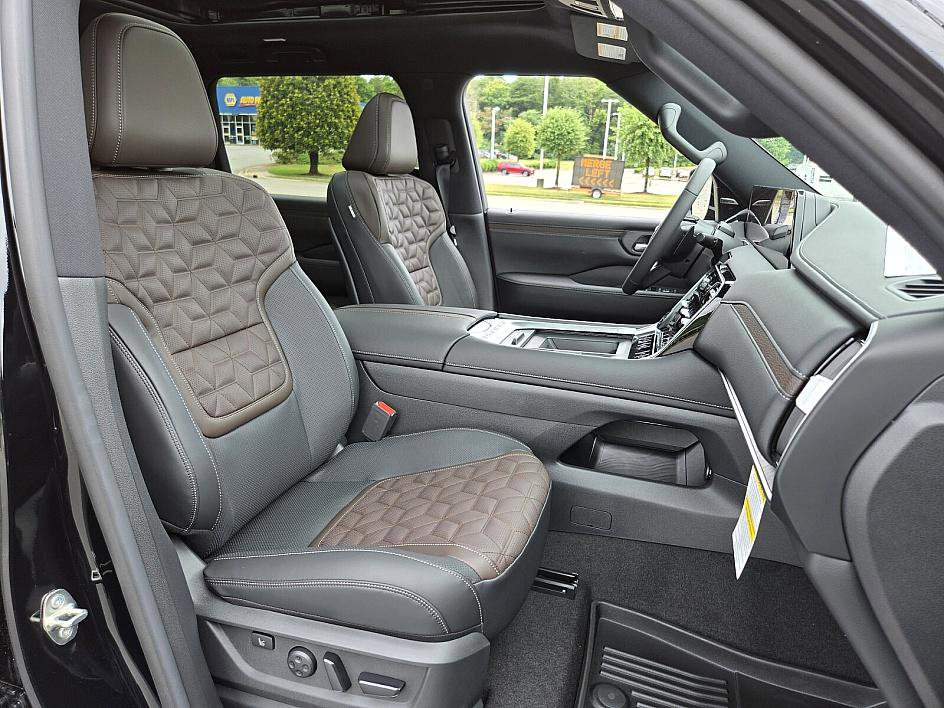 2025 Nissan Armada Platinum Reserve photo 11