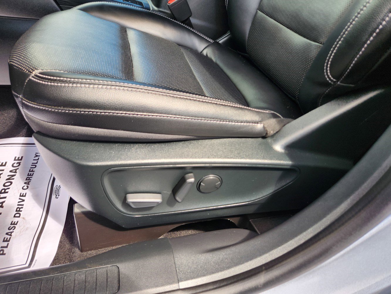 2022 Ford Escape SEL photo 25