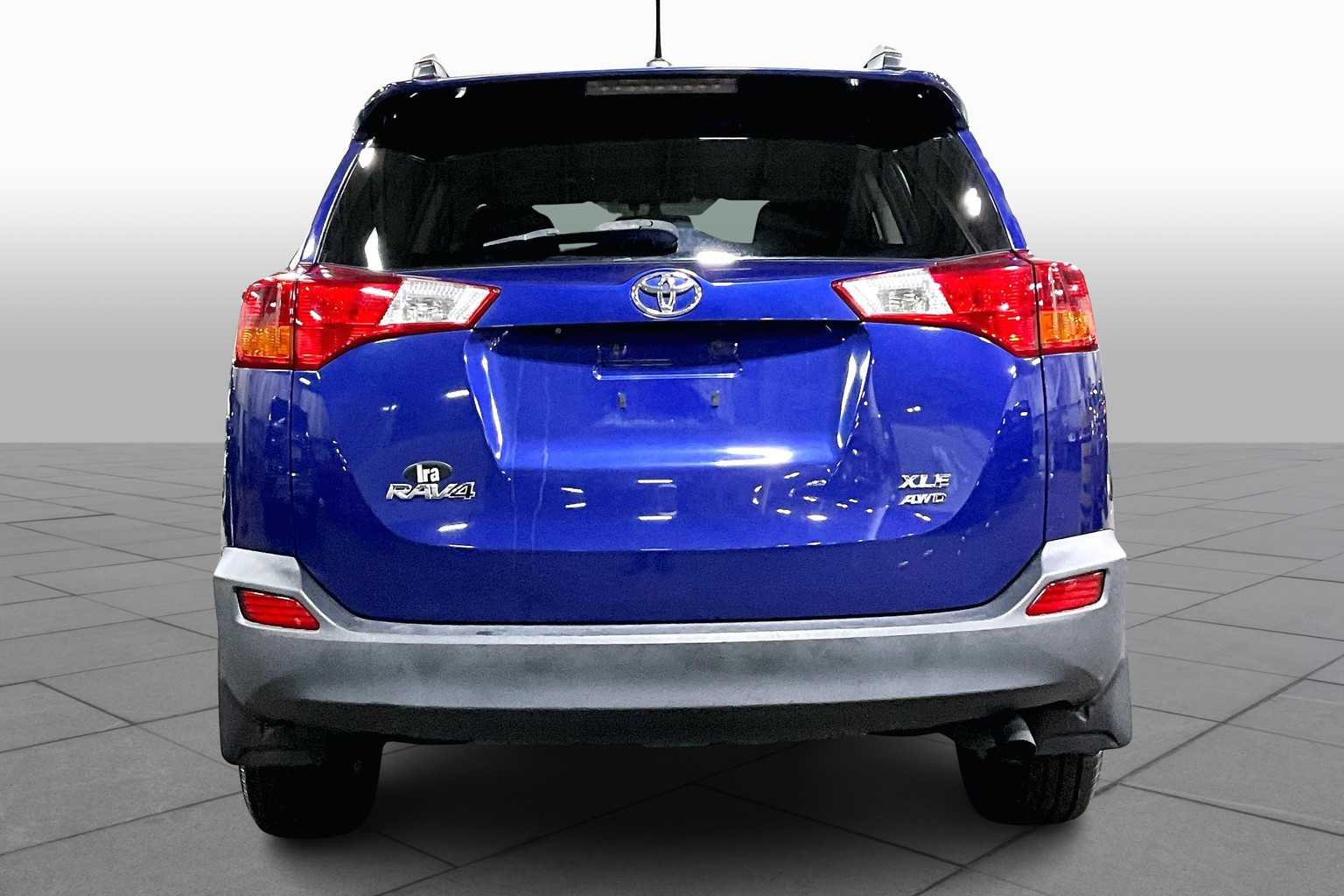 2015 Toyota RAV4 XLE photo 4