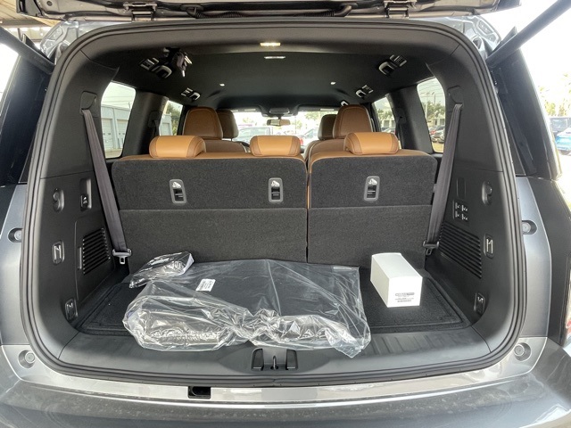 2026 Nissan Armada SL photo 9