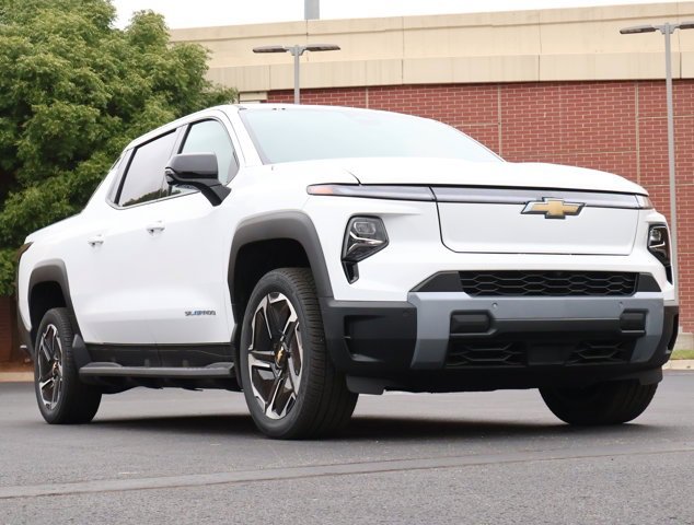 2026 Chevrolet Silverado EV LT's photo