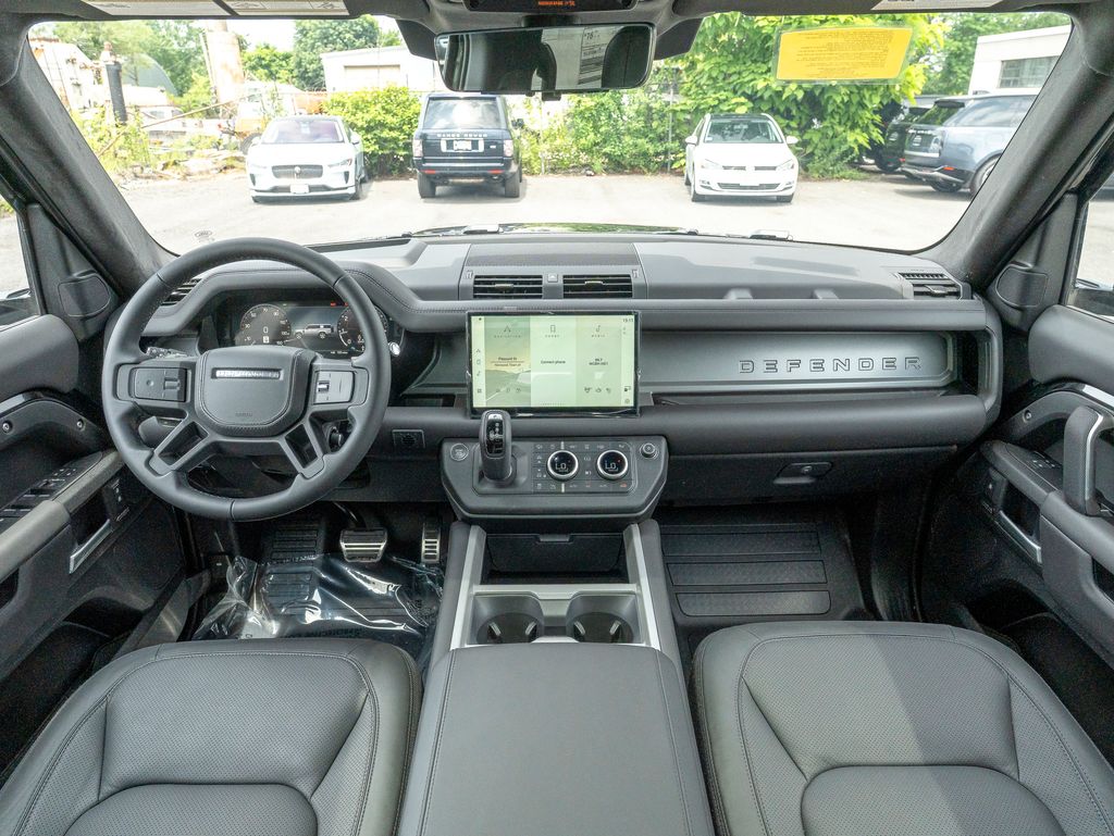 2025 Land Rover Defender 130 V8 photo 16