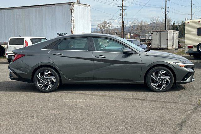 2025 Hyundai Elantra Hybrid Limited photo 3