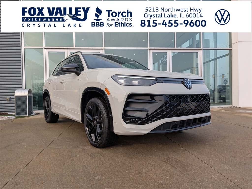 2026 Volkswagen Tiguan SE R-Line Black's photo