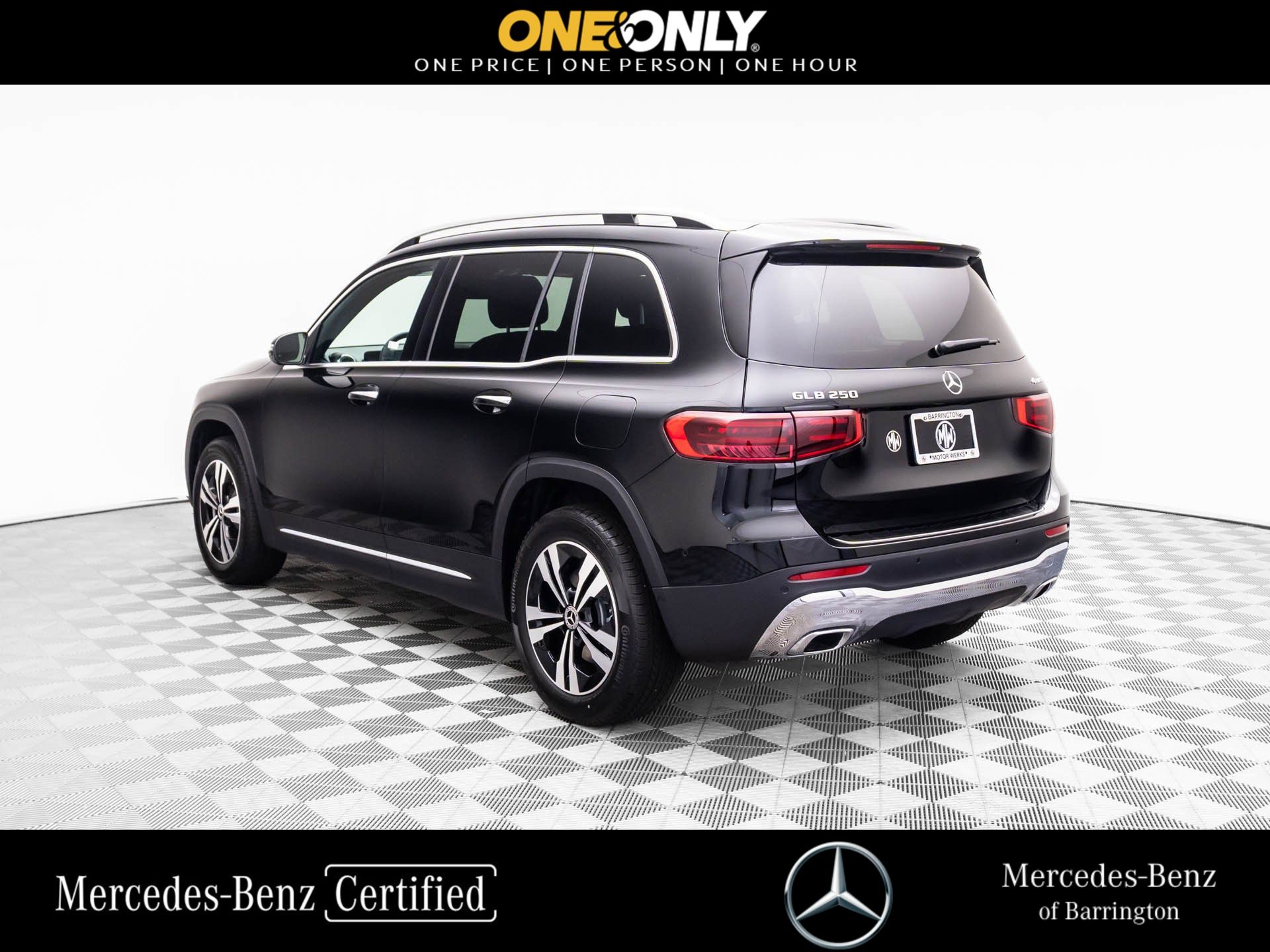 2025 Mercedes Benz GLB 250 4MATIC photo 3