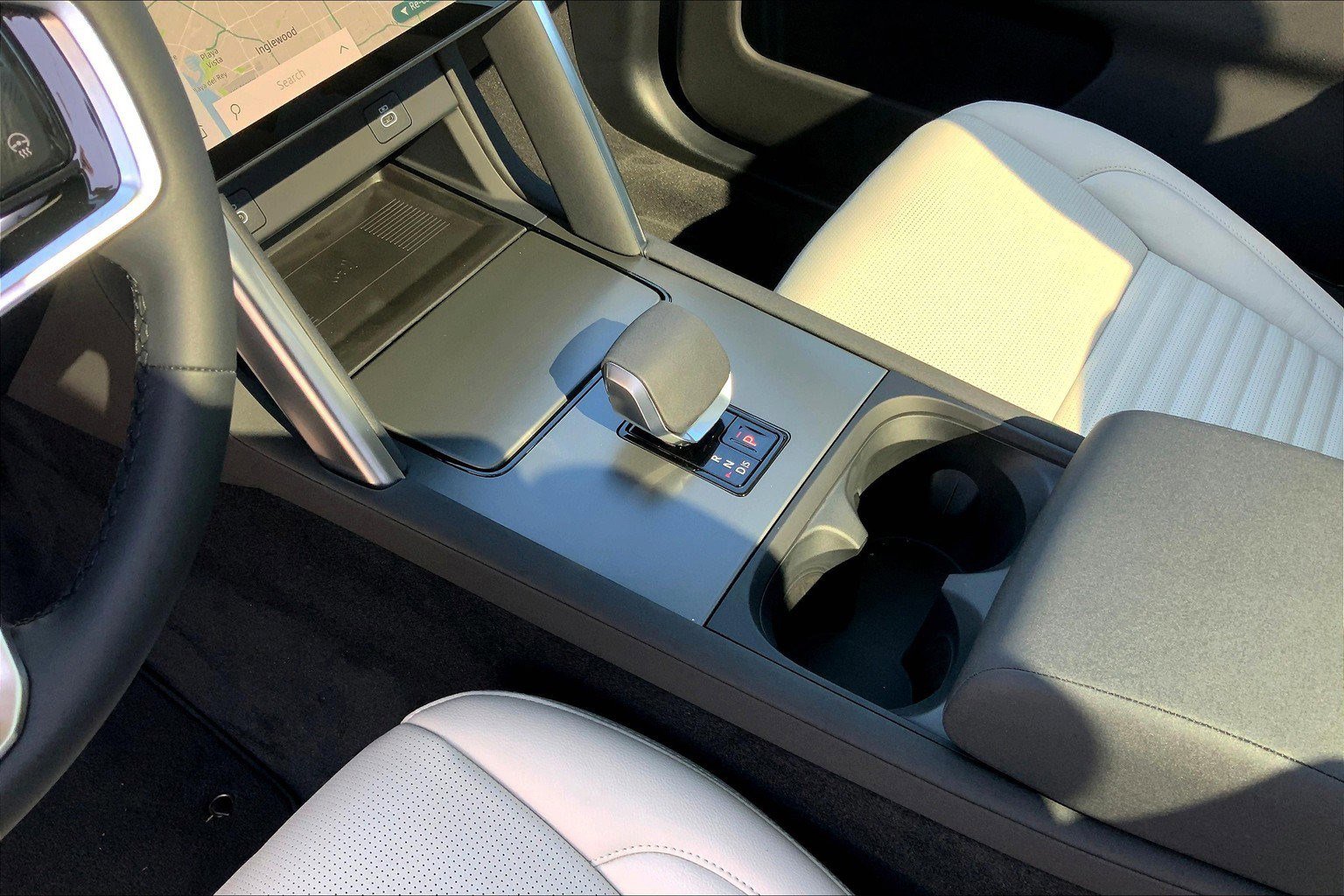 2025 Land Rover Discovery Sport S photo 6