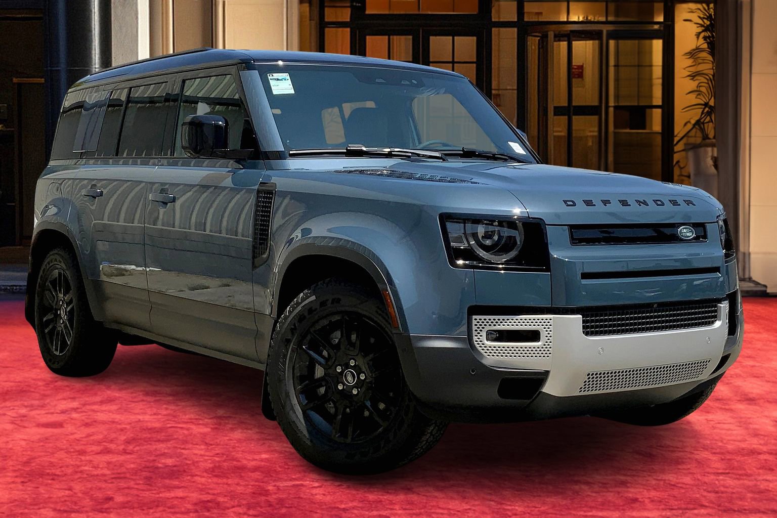 2025 Land Rover Defender 110 S photo 13