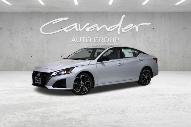 2025 Nissan Altima SR's photo