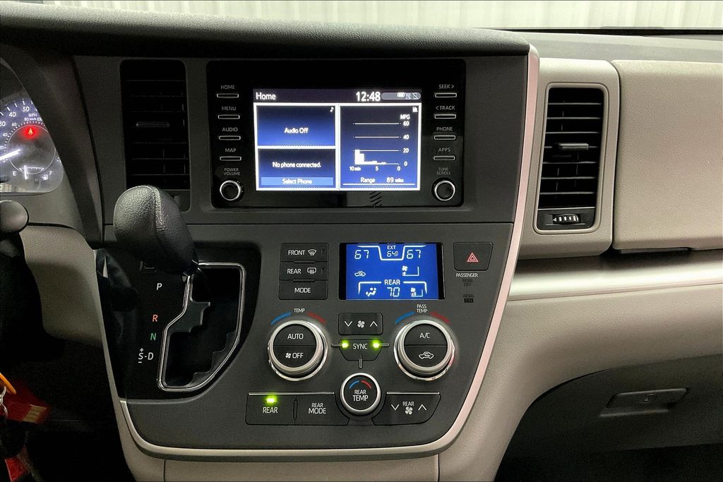 2020 Toyota Sienna L photo 31