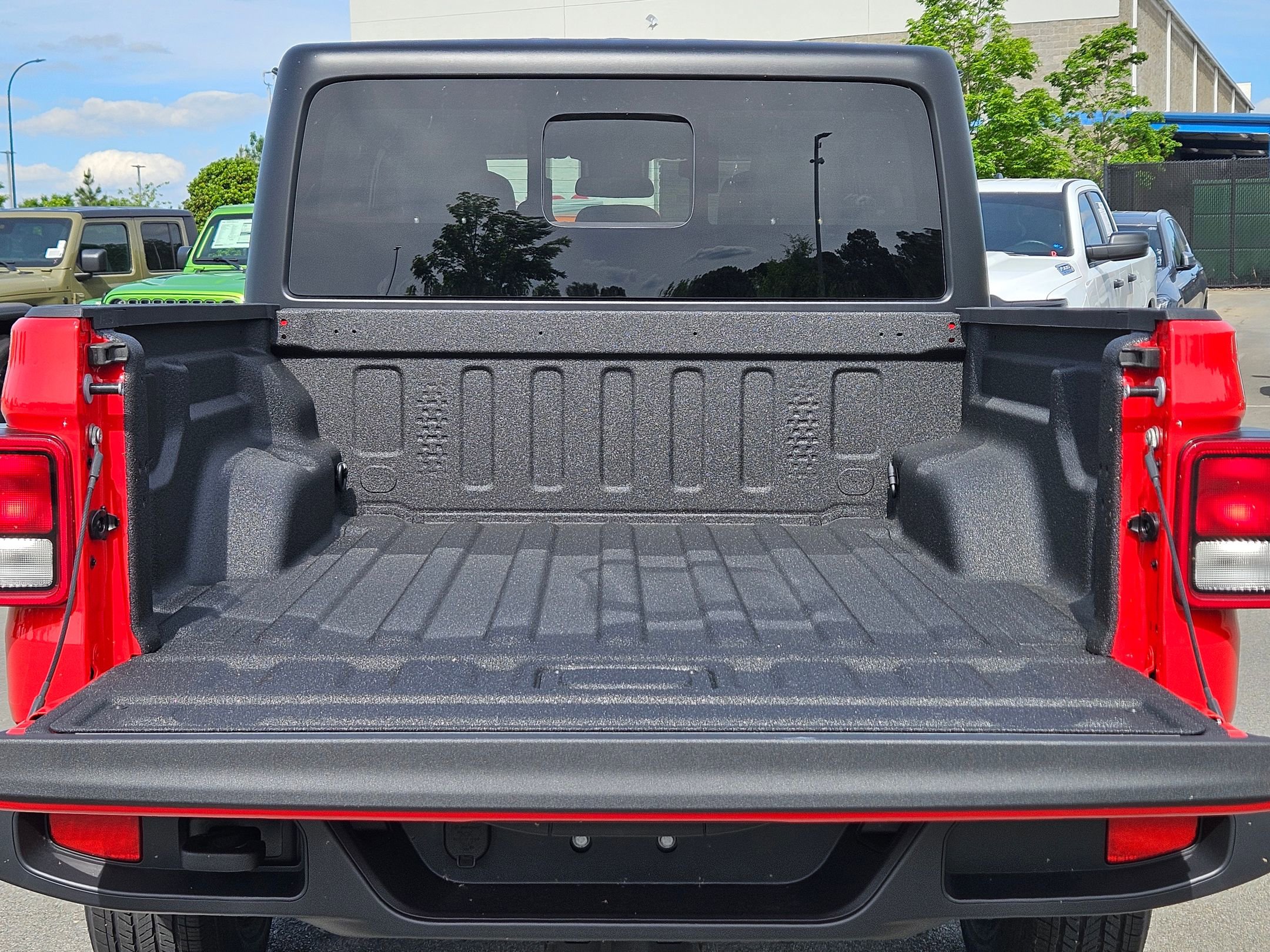2025 Jeep Gladiator Sport S photo 25