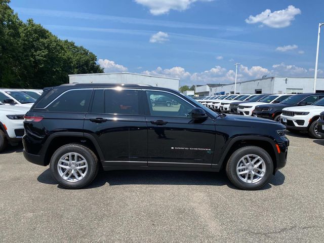 2025 Jeep Grand Cherokee Laredo X photo 2