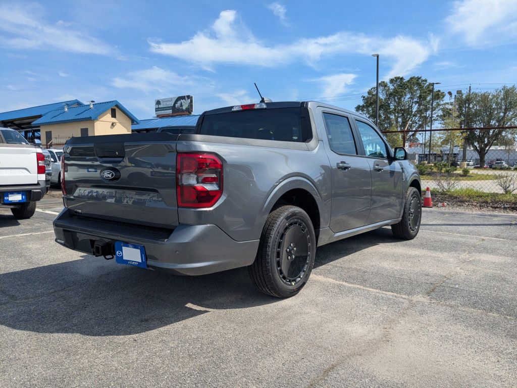 2025 Ford Maverick photo 2