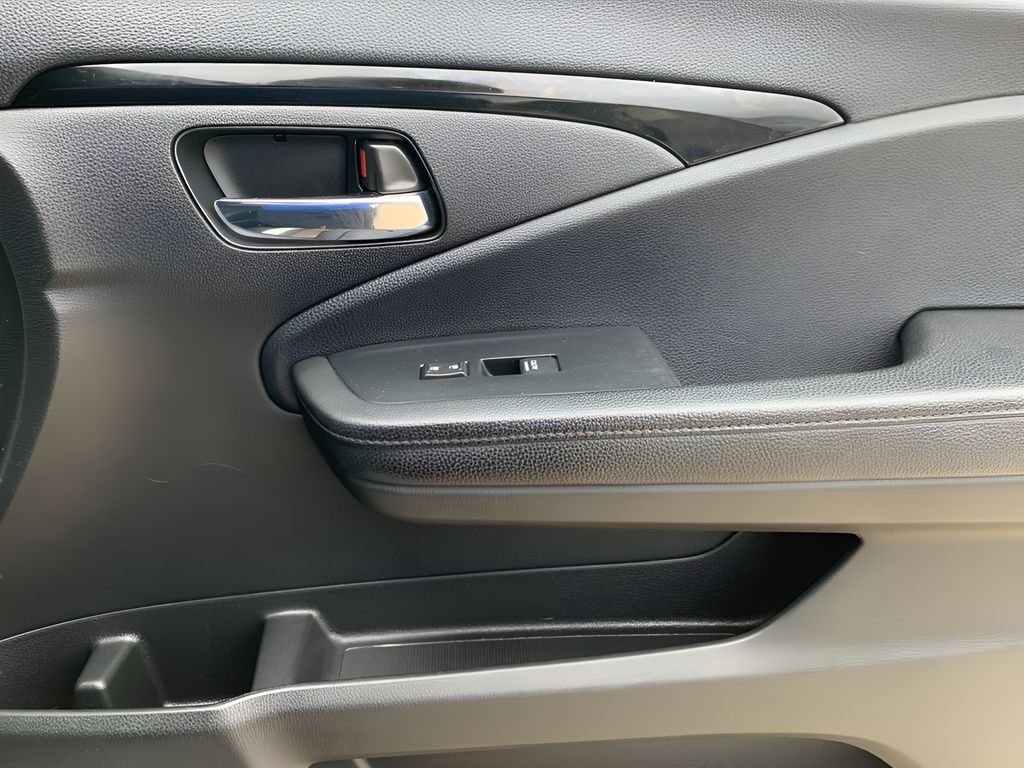 2022 Honda Pilot Touring photo 18