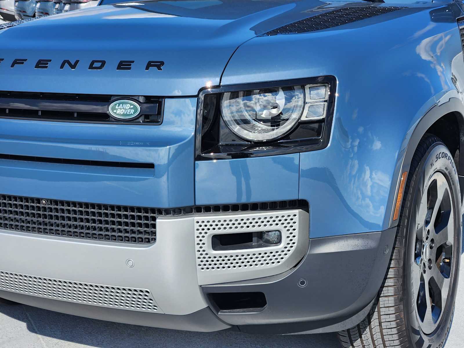 2025 Land Rover Defender 110 S photo 8