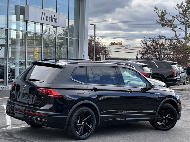 2024 Volkswagen Tiguan SE R-Line Black photo 2