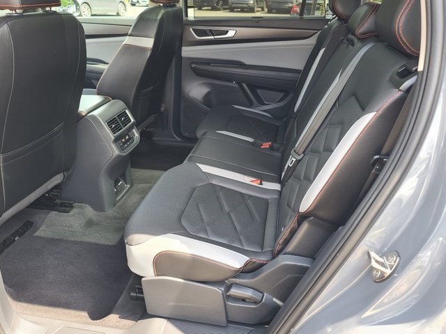 2025 Volkswagen Atlas Peak Edition photo 17