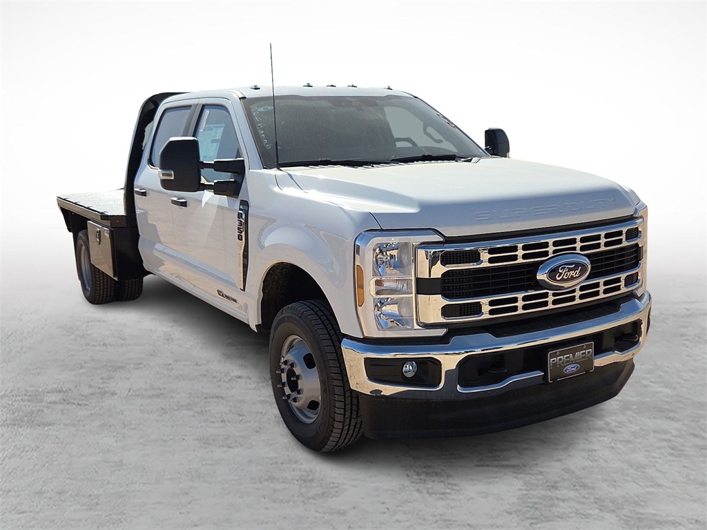 2025 Ford F-350 Super Duty Chassis Cab XL's photo
