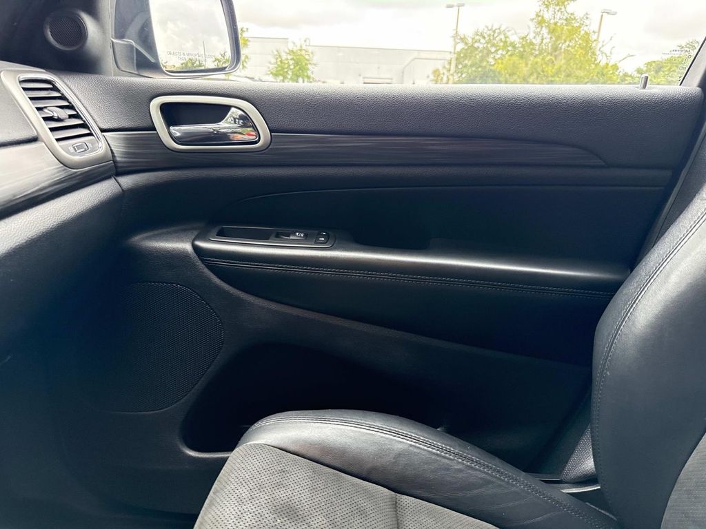 2019 Jeep Grand Cherokee Altitude photo 19