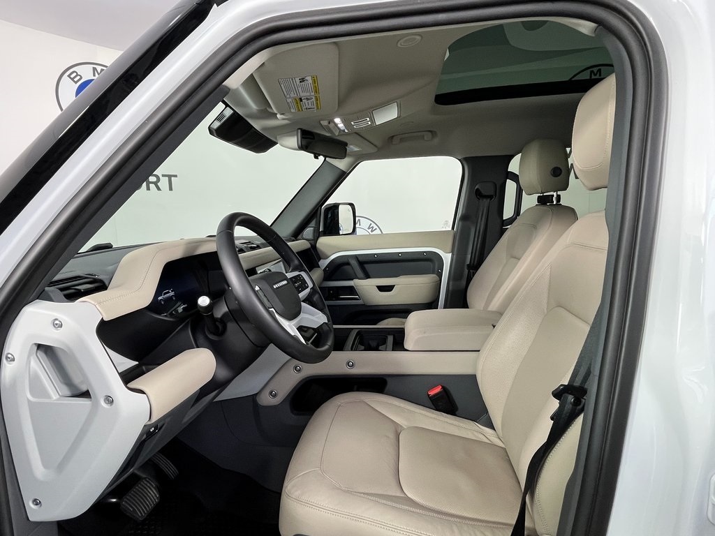 2024 Land Rover Defender 110 S photo 16