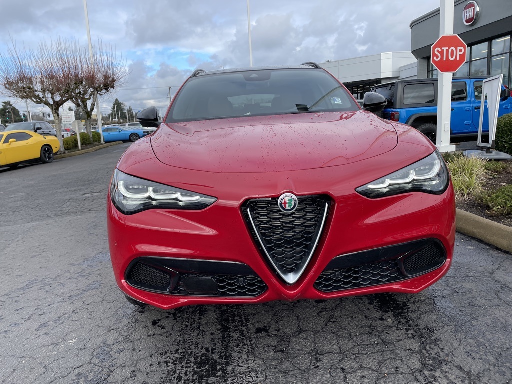 2024 Alfa Romeo Stelvio Ti photo 2