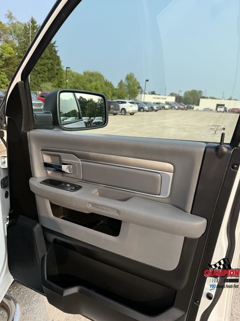 2019 Ram 1500 Classic SLT photo 26