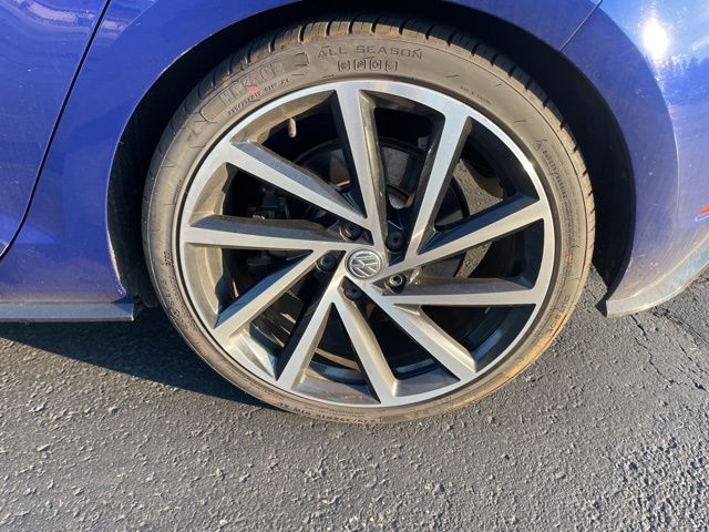 2018 Volkswagen Golf R 4Motion photo 3