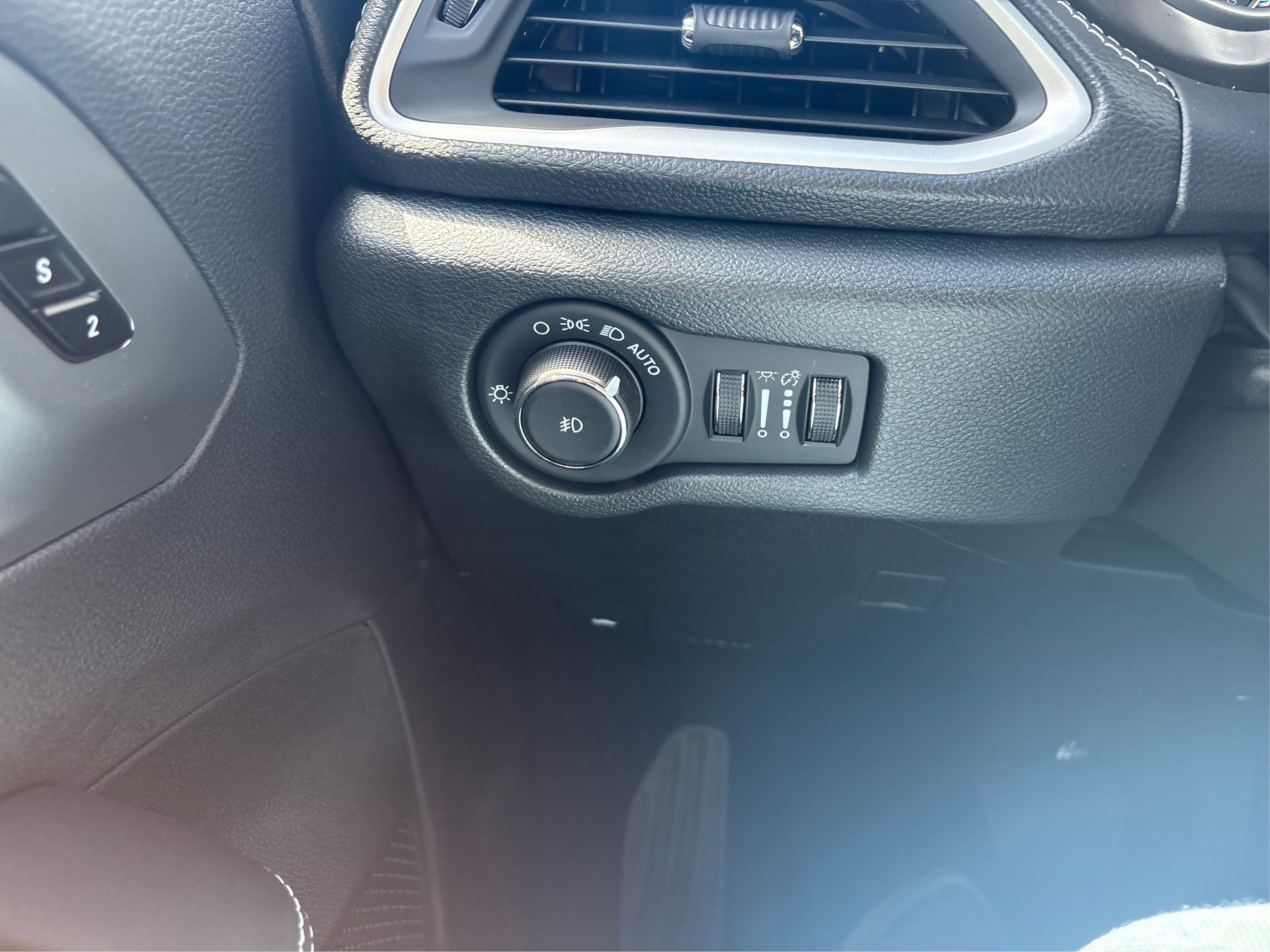 2026 Chrysler Pacifica photo 13