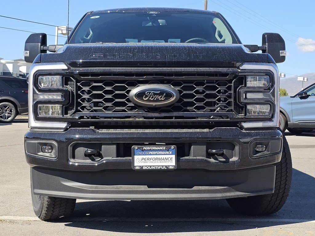 2026 Ford F-350 Lariat photo 3