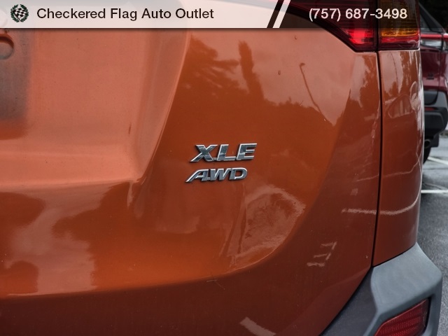 2015 Toyota RAV4 XLE photo 8