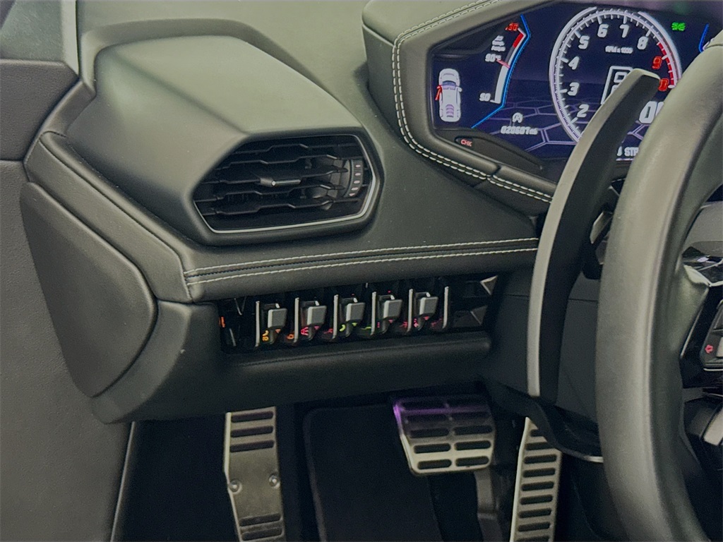 2020 Lamborghini Huracan Evo Base photo 10