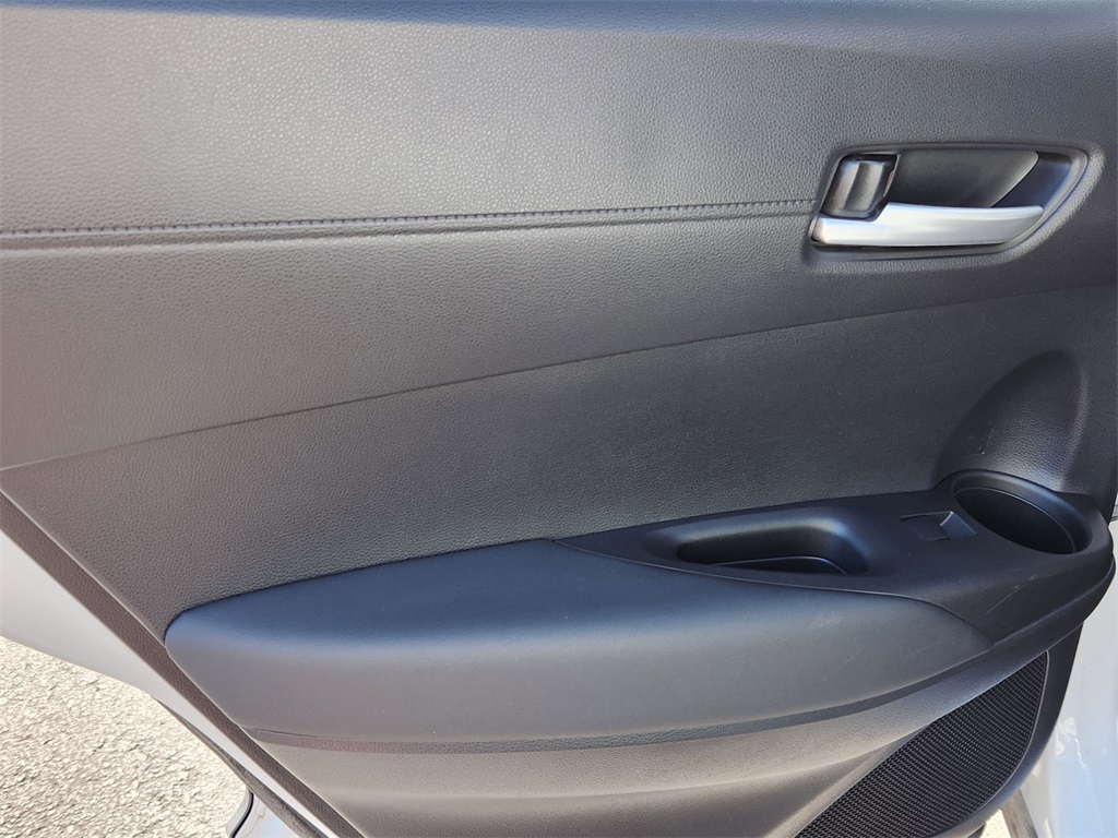 2022 Toyota Corolla Cross XLE photo 9