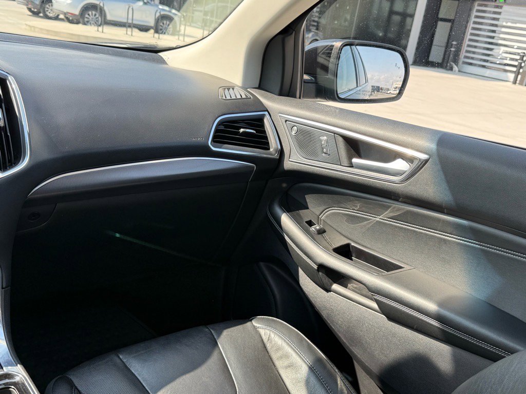 2020 Ford Edge Titanium photo 10