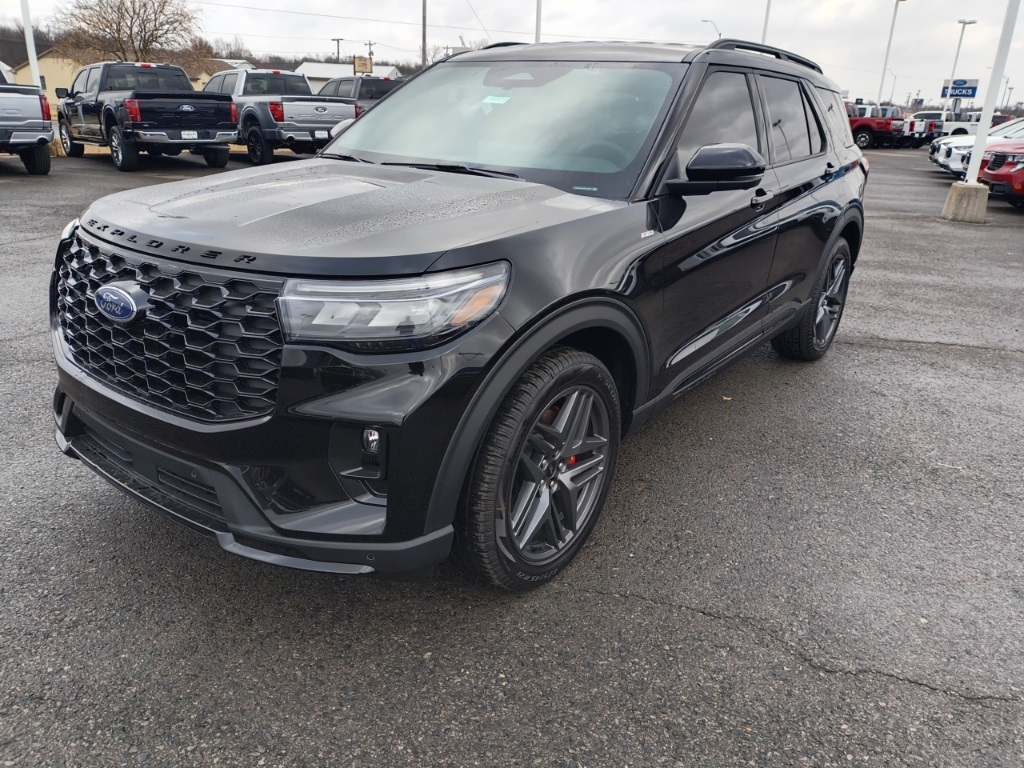 2026 Ford Explorer ST-LINE's photo