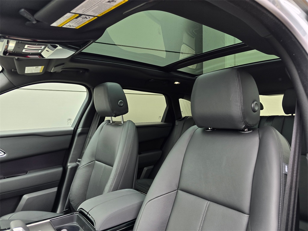 2026 Land Rover Range Rover Velar SE photo 17