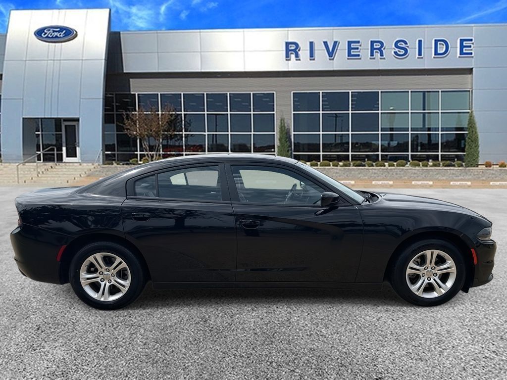 2022 Dodge Charger SXT photo 2