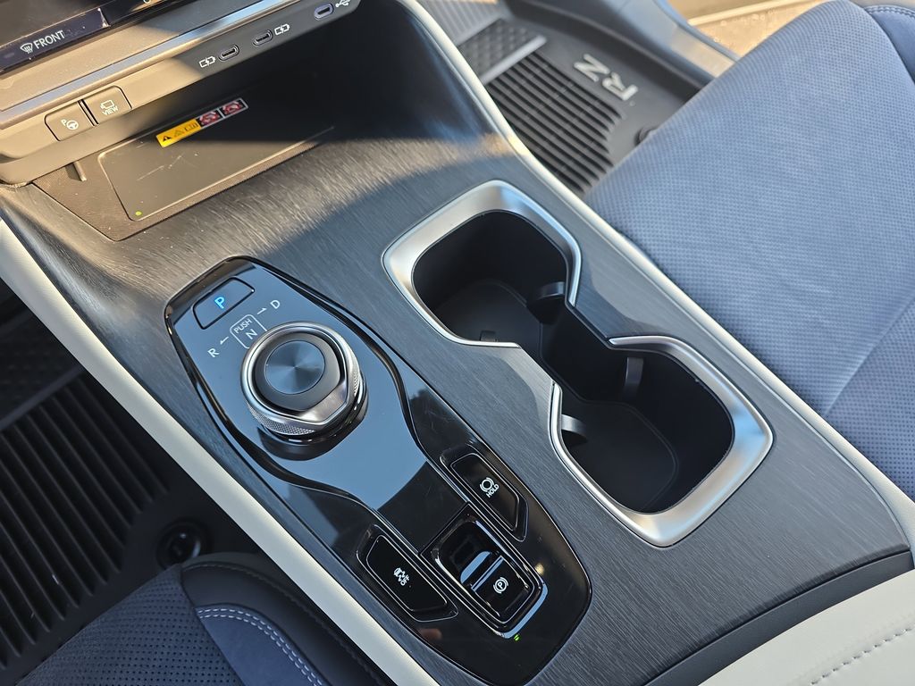 2023 Lexus RZ 450e Luxury photo 25