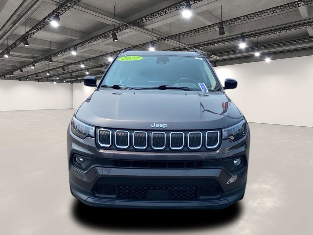 2022 Jeep Compass Latitude Lux photo 2
